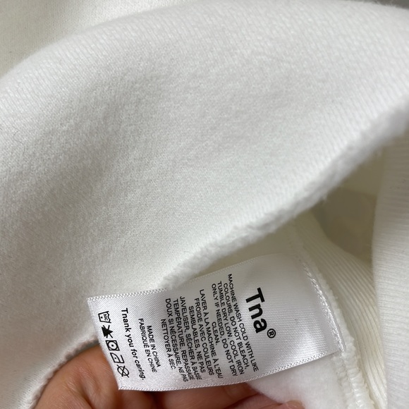 Aritzia TNA short hoodie - Picture 3 of 4